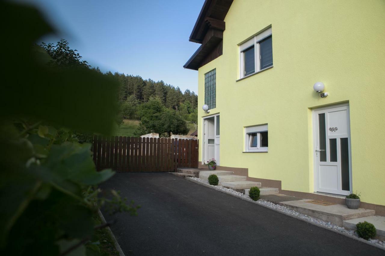 Apartman Maja Apartamento Otočac Exterior foto